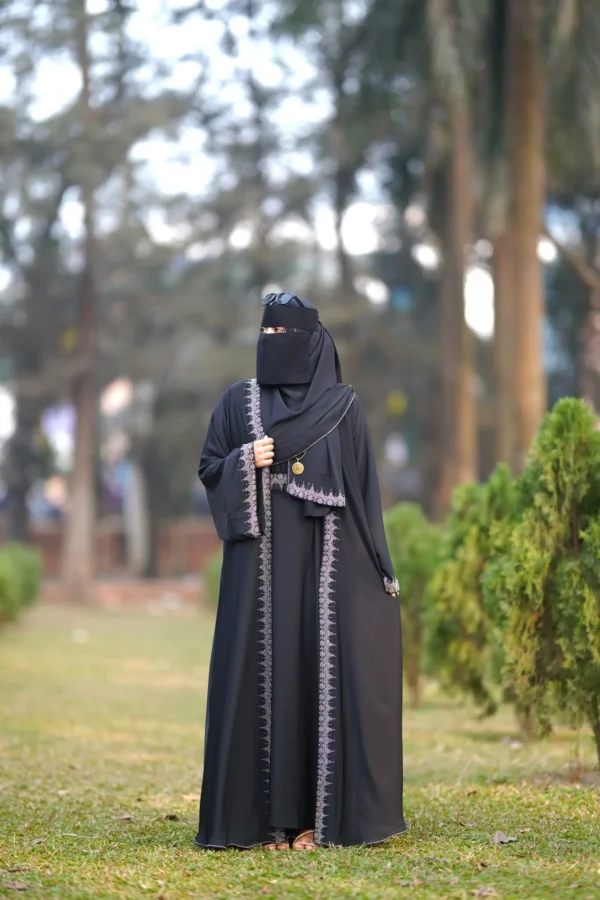 Jannat Borka Set – স্টাইল, পর্দা ও রাজকীয়তার অসাধারণ মিশ্রণ।