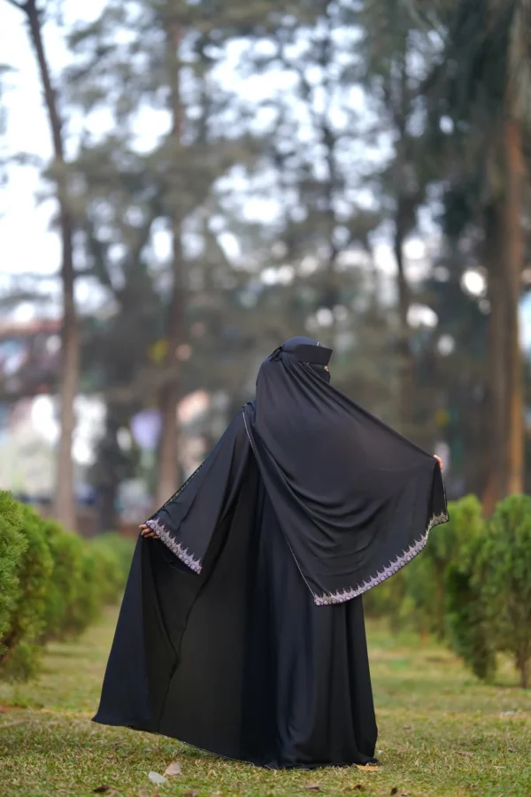 Jannat-Borka-Set-–-স্টাইল-পর্দা-ও-রাজকীয়তার-অসাধারণ-মিশ্রণ
