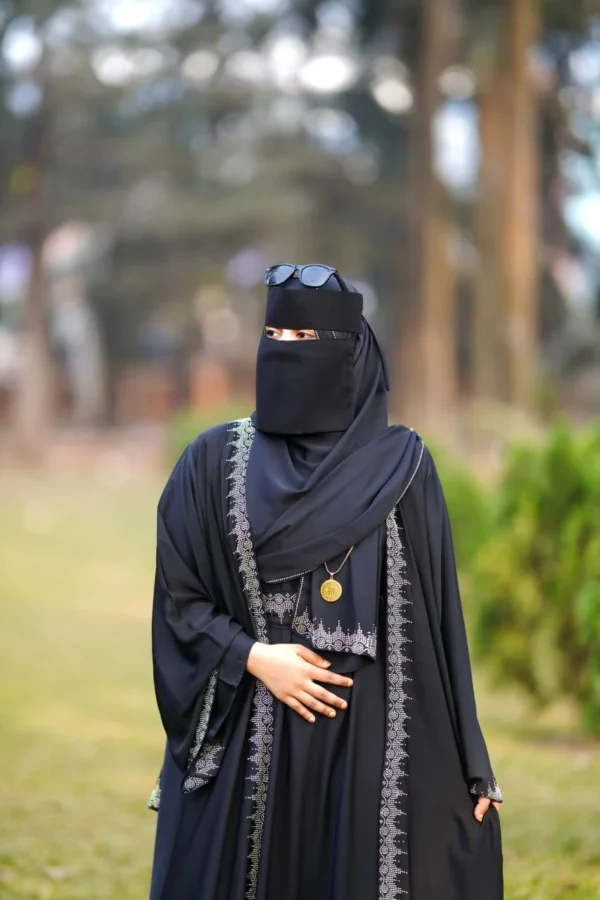 Jannat Borka Set – স্টাইল, পর্দা ও রাজকীয়তার অসাধারণ মিশ্রণ।