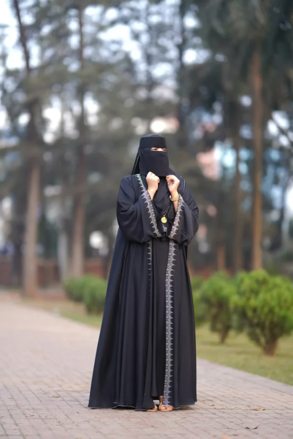 Jannat Borka Set – স্টাইল, পর্দা ও রাজকীয়তার অসাধারণ মিশ্রণ।
