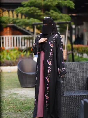 Muslima Dubai Embroidered Burqa Set আপনার পর্দা হোক পূর্ণতা ও সৌন্দর্যের নিখুঁত সংমিশ্রণ