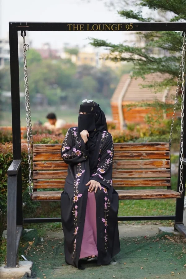 Muslima Dubai Embroidered Burqa Set আপনার পর্দা হোক পূর্ণতা ও সৌন্দর্যের নিখুঁত সংমিশ্রণ