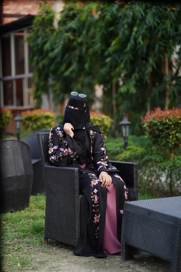 Muslima Dubai Embroidered Burqa Set আপনার পর্দা হোক পূর্ণতা ও সৌন্দর্যের নিখুঁত সংমিশ্রণ