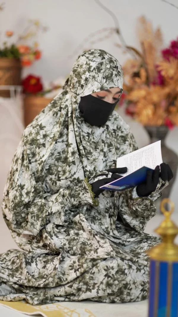Salah Long Khimar