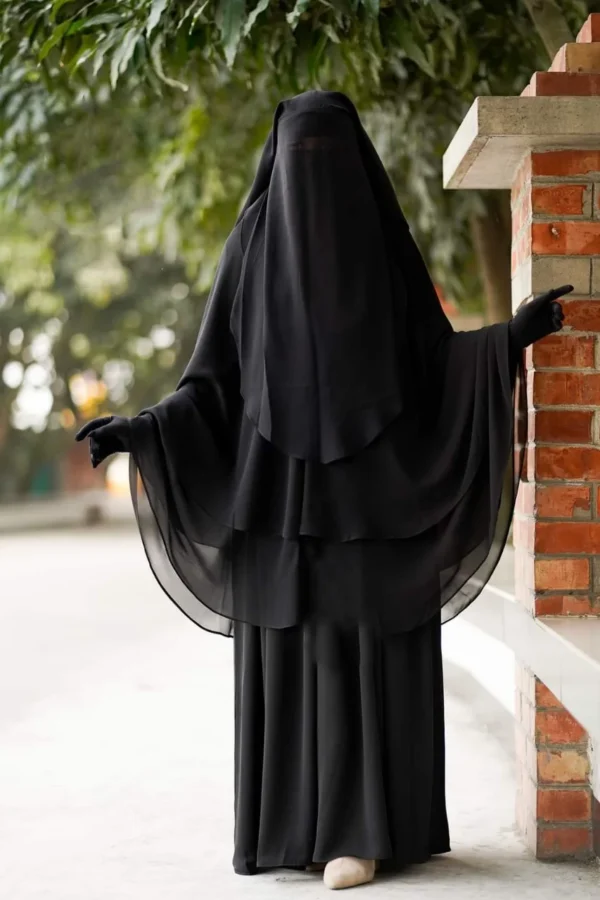 মুত্তাকি বোরকা সেট (হিজাব ও নিকাবসহ)